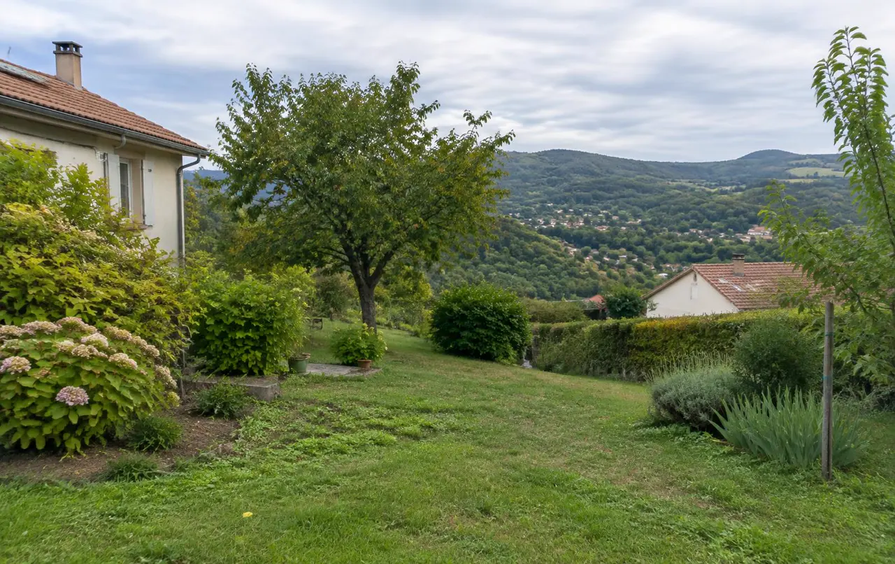 Illustration d’un jardin sur les reliefs d’Unieux