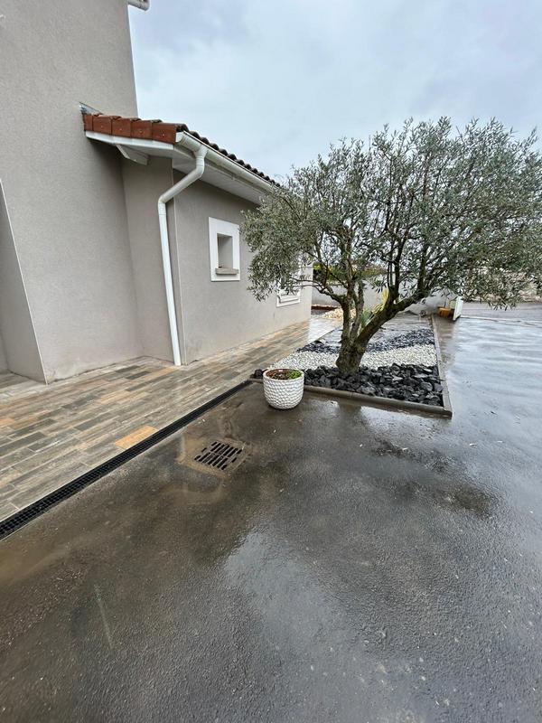 Aménagement complet des abords de piscine et des espaces extérieurs