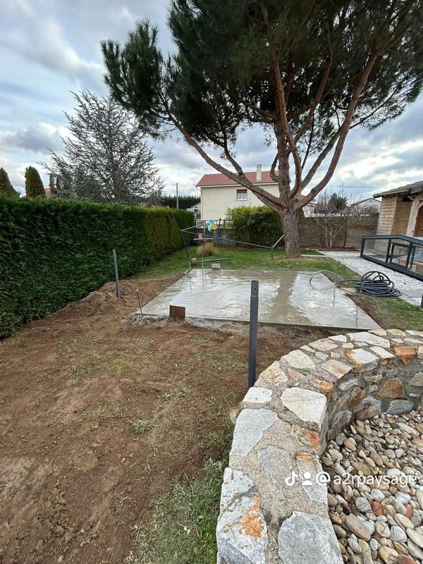 Aménagement complet des abords de piscine et des espaces extérieurs