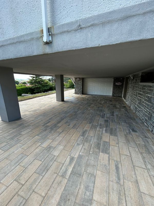Aménagement complet des abords de piscine et des espaces extérieurs