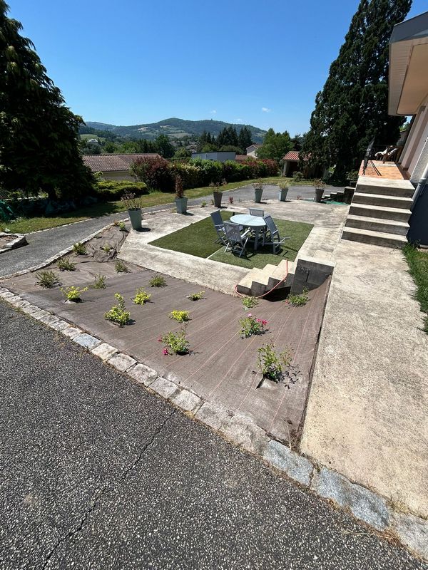 Aménagement complet des abords de piscine et des espaces extérieurs