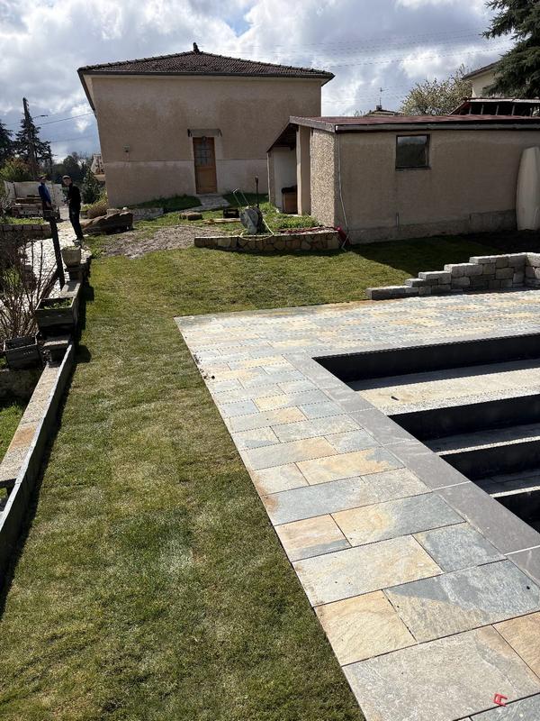 Aménagement complet des abords de piscine et des espaces extérieurs