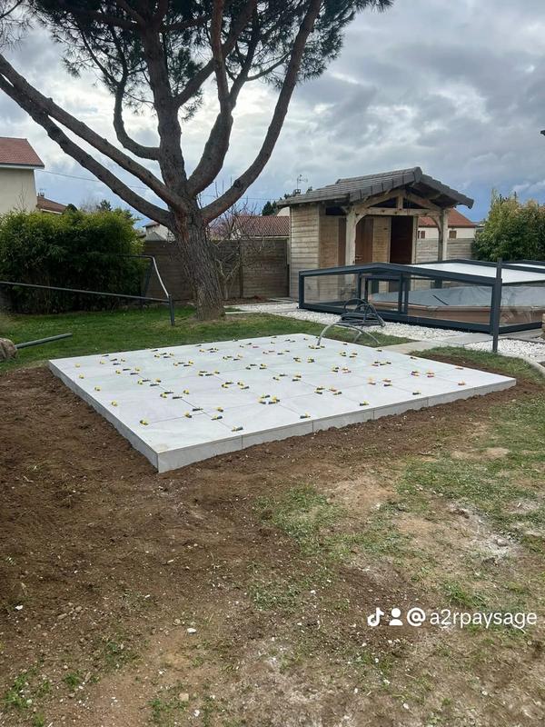 Aménagement complet des abords de piscine et des espaces extérieurs