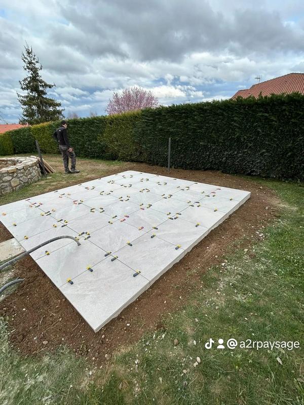 Aménagement complet des abords de piscine et des espaces extérieurs