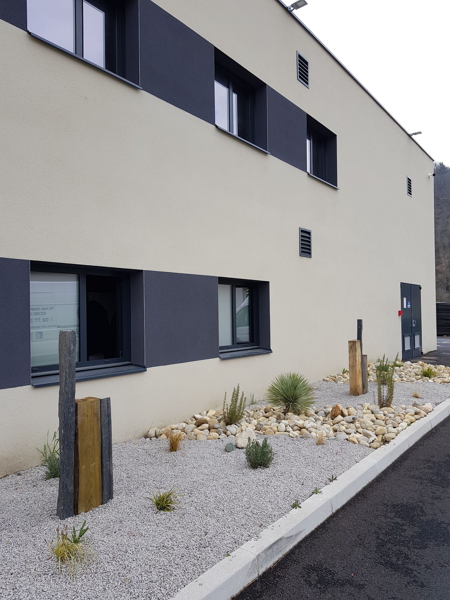 Massif usine interep aurec sur loire - pierre articgreen 1