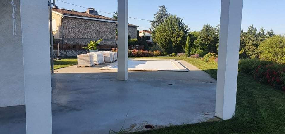 Terrasse grès ceram bordure chêne 1